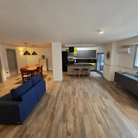 White House Con Parcheggio Privato Apartment *