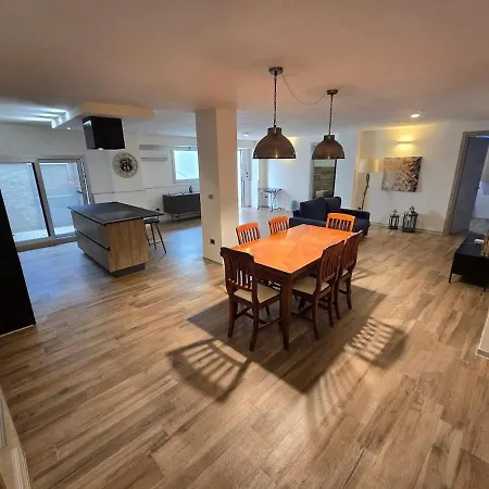 White House Con Parcheggio Privato Apartment *